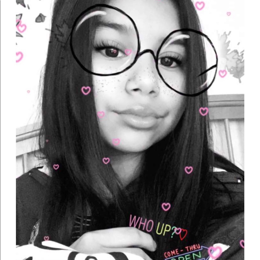 Meet your Posher, Alexia